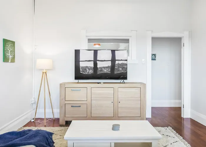 Spacious Kingsland 4Br Home