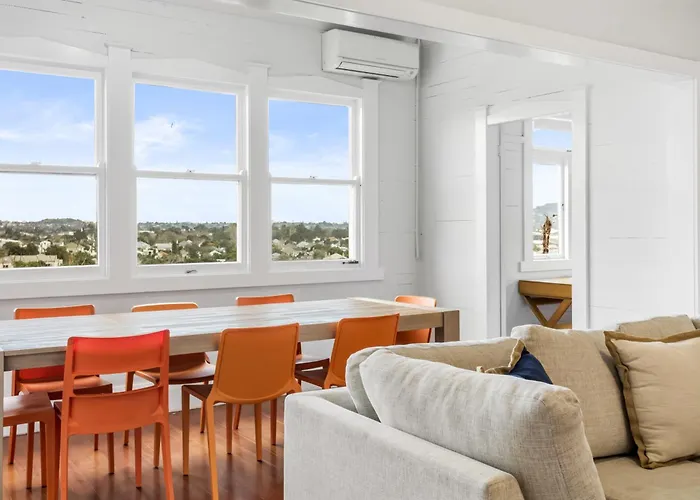 Spacious Kingsland 4Br Home