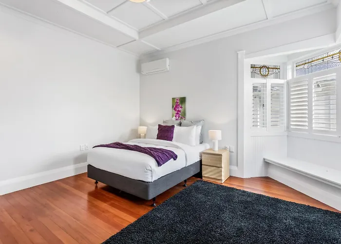 Spacious Kingsland 4Br Home